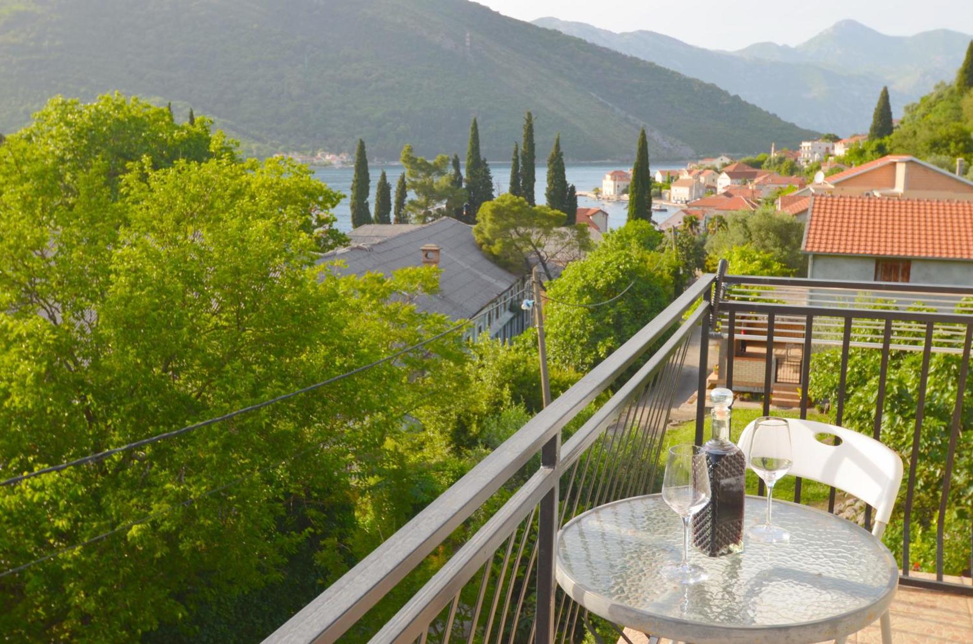 Apartments Dinko Zifra Tivat Exterior photo